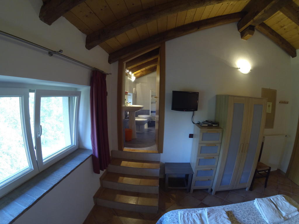 Al Campo Di Sotto Bed & Breakfast Buia Quarto foto