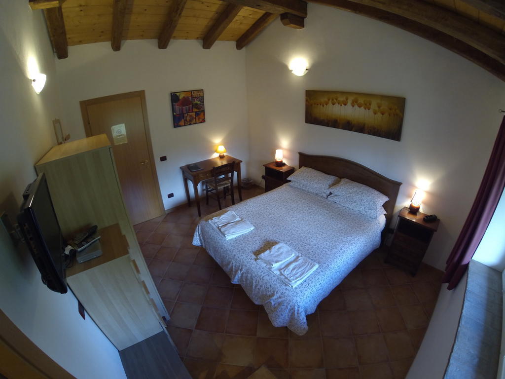 Al Campo Di Sotto Bed & Breakfast Buia Quarto foto